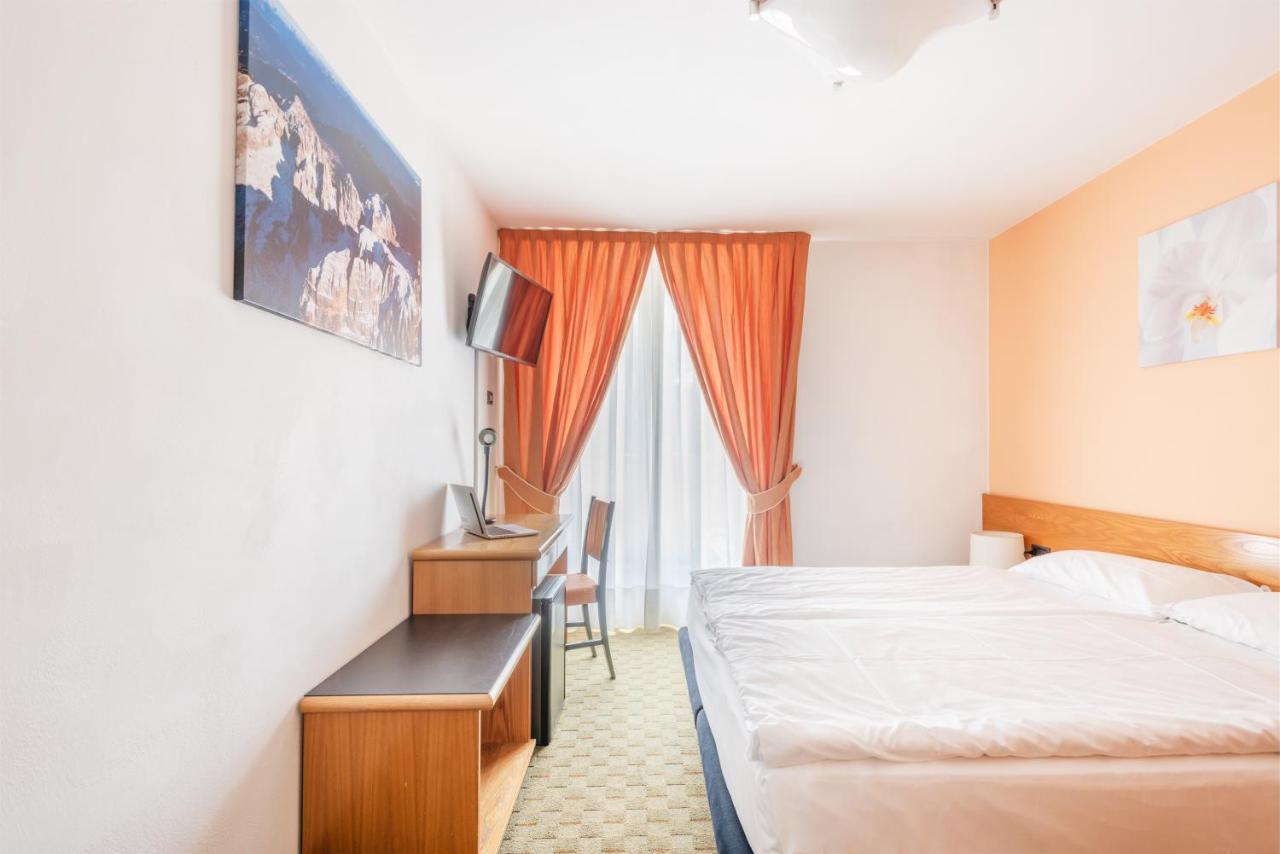 Hotel Alpina Madonna Esterno foto